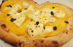 黄桃とマスカルポーネチーズのピッツァ ¥ 1650